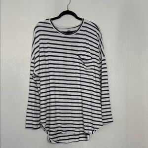 Old Navy Black and White Striped Long Sleeve Tee